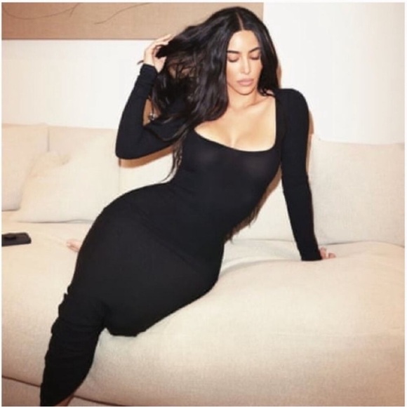 SKIMS SOFT LOUNGE
LONG SLEEVE DRESS - Picture 2 of 13